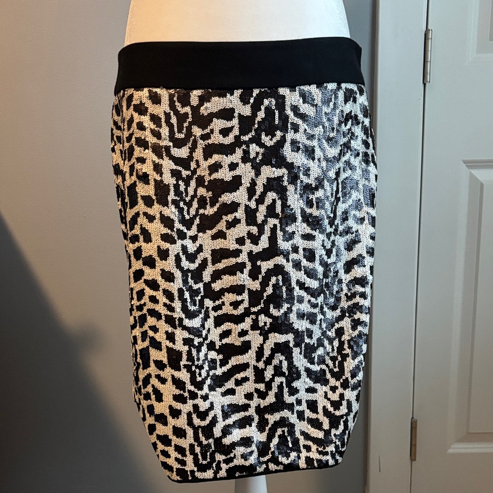 Stylish Black and White Sequined Animal Print Skirt